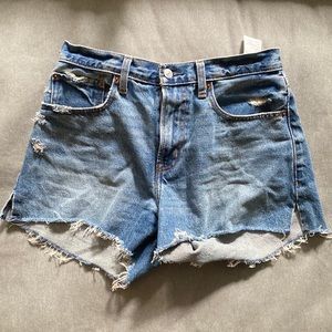 Abercrombie & Fitch Mid Rise Boyfriend shorts